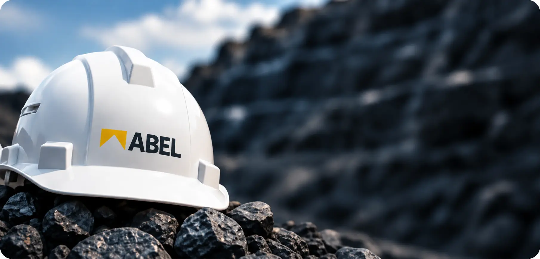 Helm proyek ABEL di atas tumpukan batubara